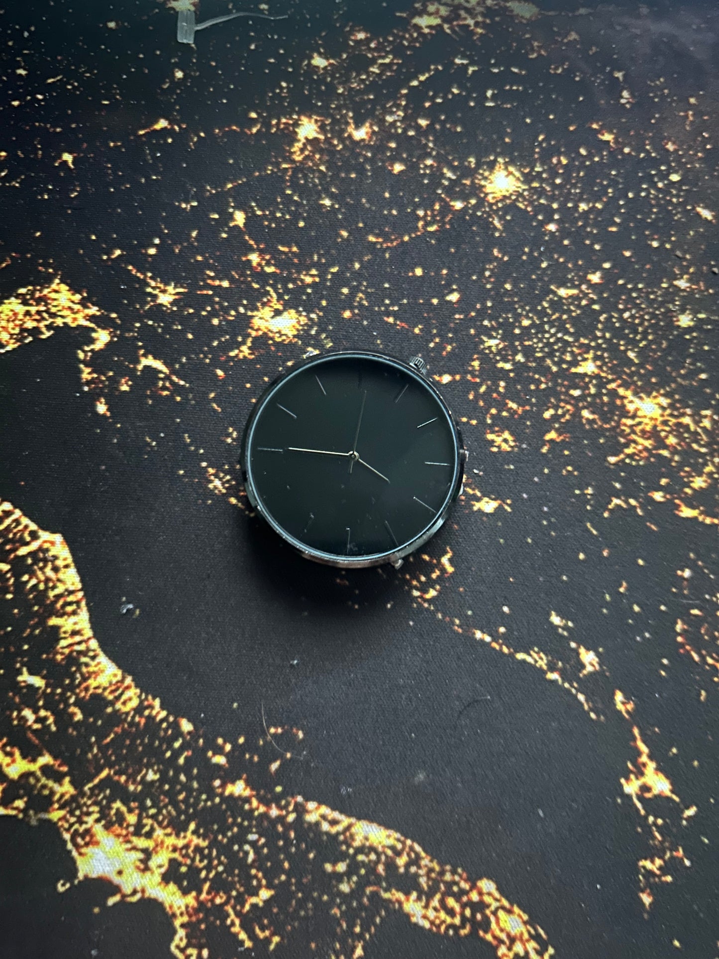 emoto clock 2.0 (black out)